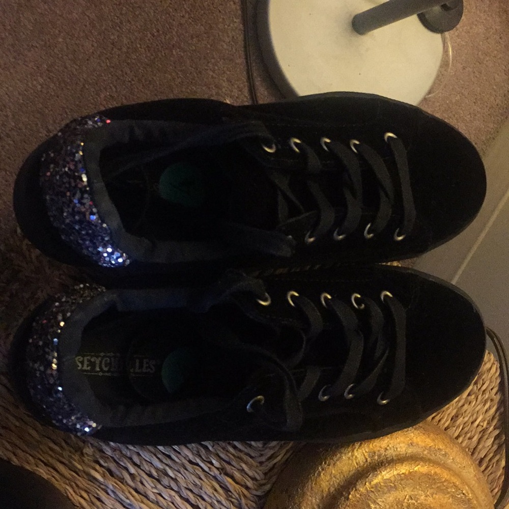 Velour sequins loafers.